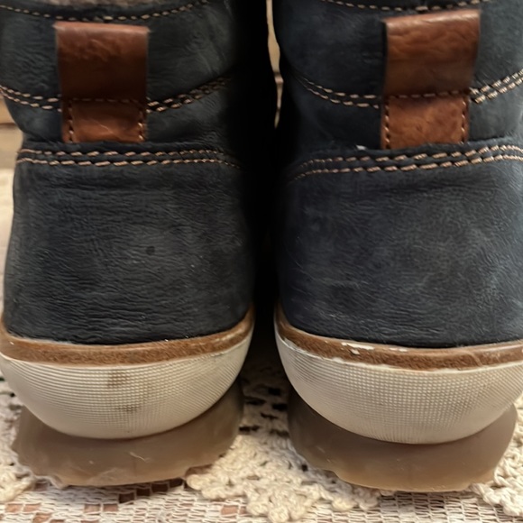 Remote boots 🥾 - Picture 5 of 12